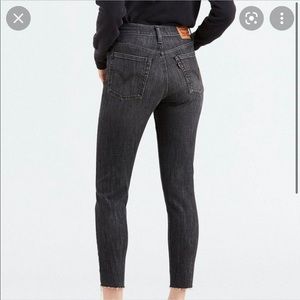 Black Levi’s Wedgie Fit skinny jeans